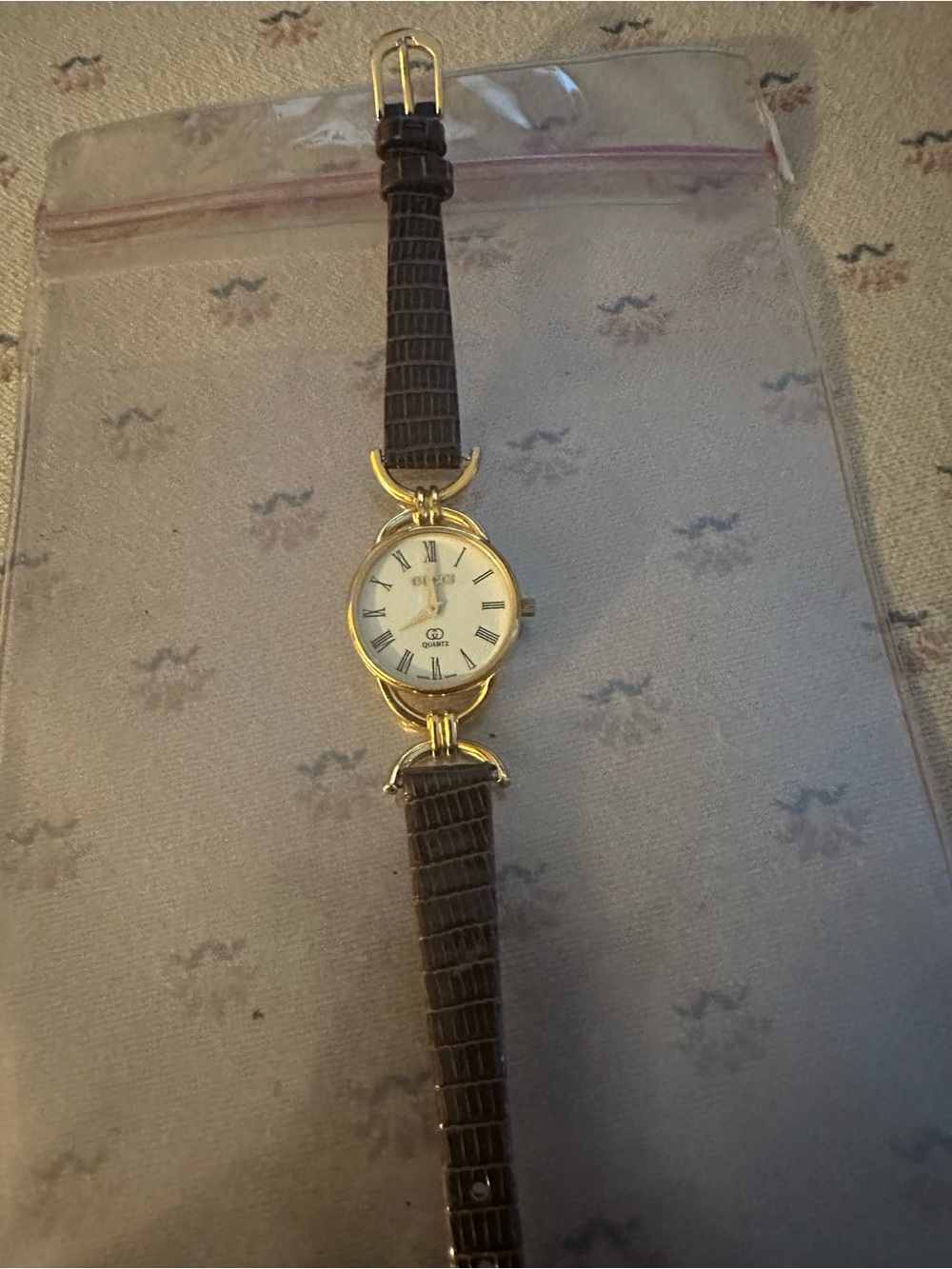 Gucci 6200L Gold and White Dial Watch with Burgundy Strap VINTAGE - WORKS - Picture 3 of 9